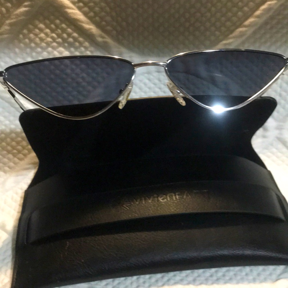 Teardrop Sunglasses with Case